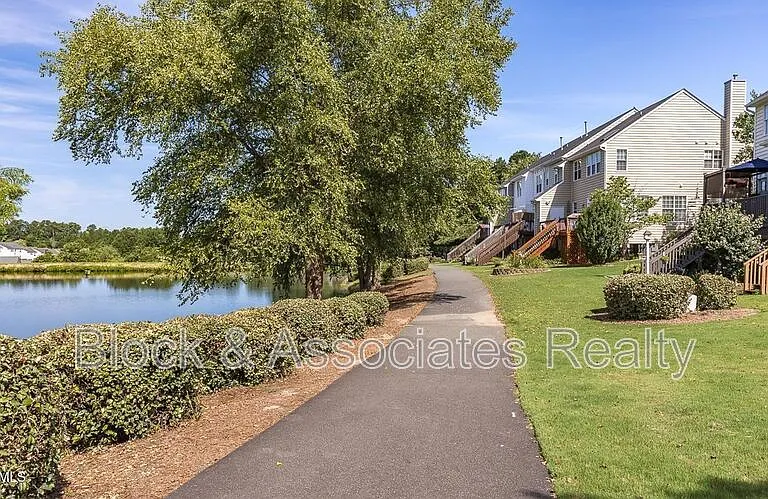 304 Nottinghill Walk — Photo 25