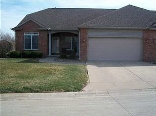 35 Arbor Ct, Bloomington, IL 61704