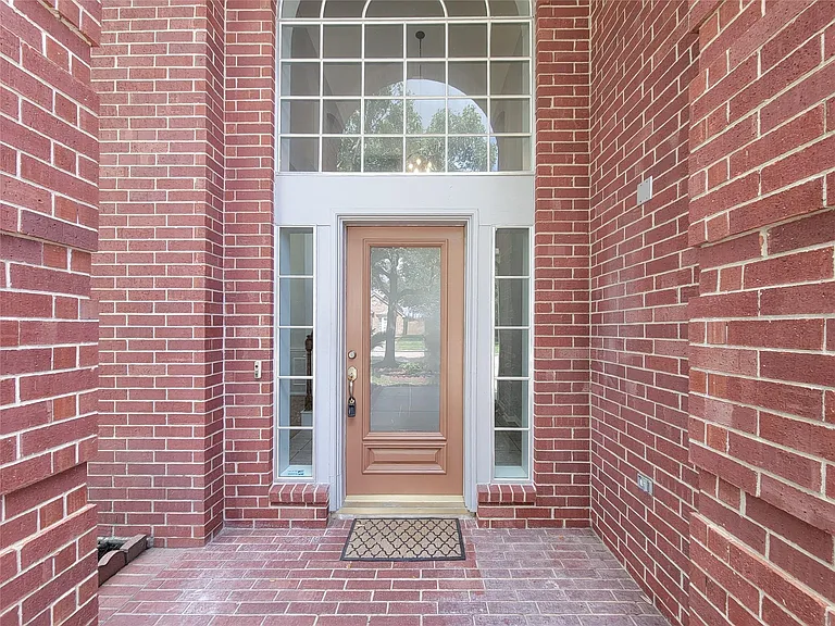 9410 Barretts Glen Ct — Photo 3