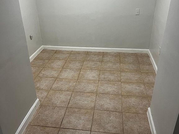2nd image of 2561 Hering Ave #1