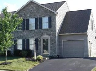 135 Wyneberry Dr, Ephrata, PA 17522