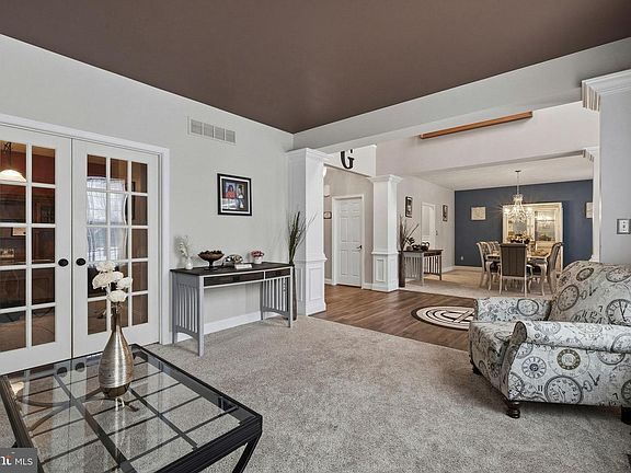 5th image of 228 Wickerberry Dr