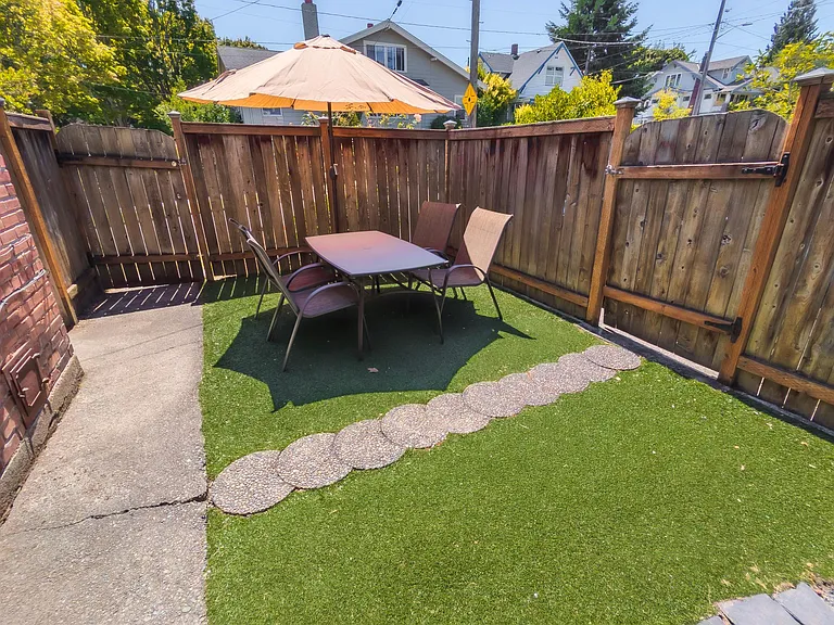 4803 Stone Way N — Photo 12