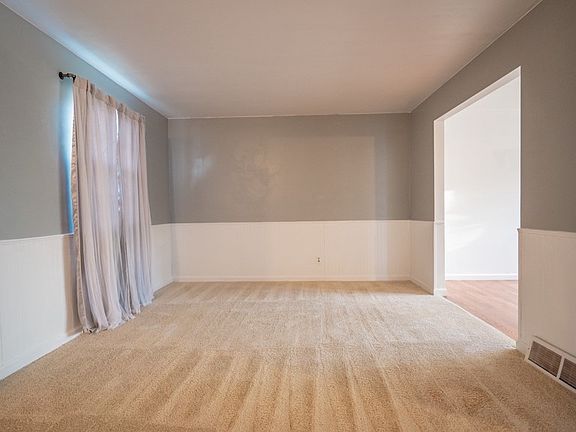 3rd image of 208 Bellford Dr