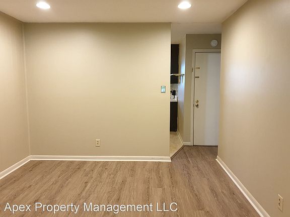3rd image of 7326 Deane Hill Dr