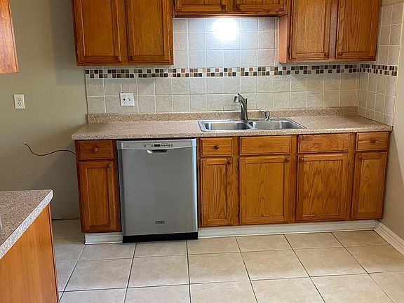 5th image of 8822 W 88th St