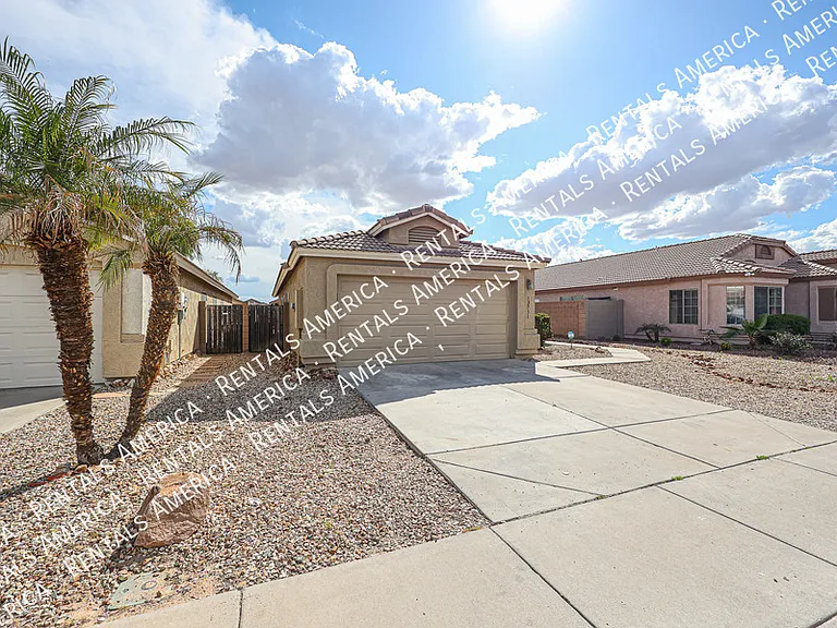 12731 W Sharon Dr — Photo 2