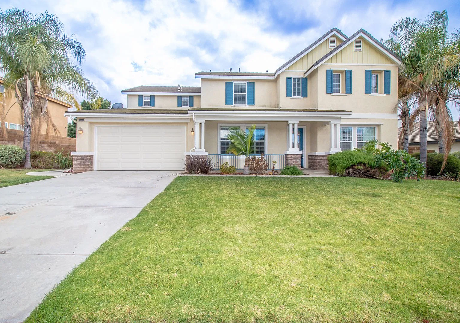 Spacious Luxury Living Awaits in This Stunning 5-Bedroom Riverside Estate — Photo 1