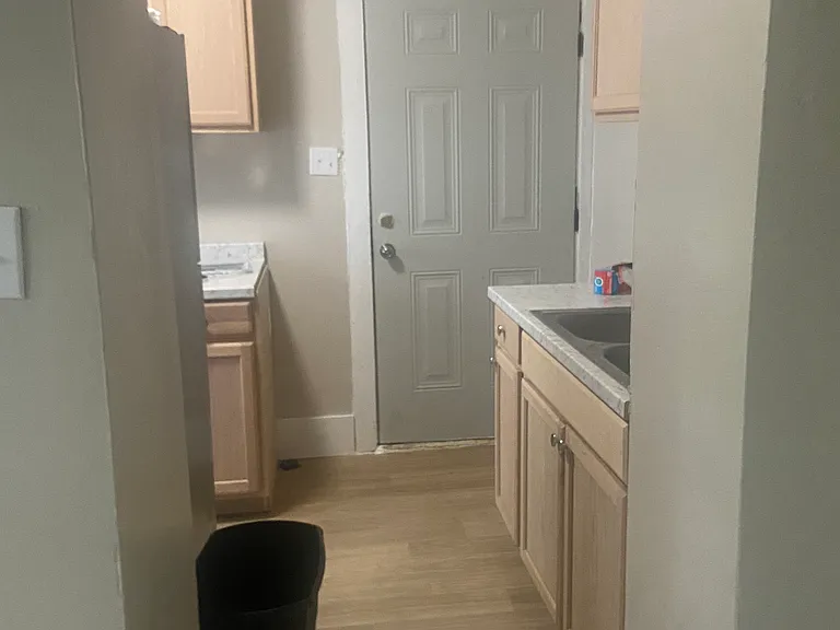 305 Englewood Rd — Photo 10