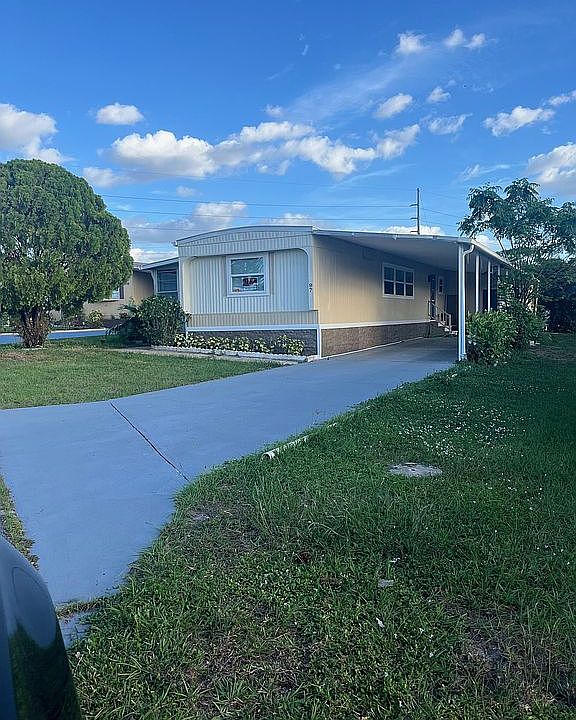 1st image of 97 Emerald Dr E