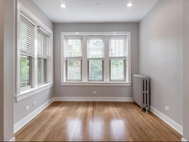 1644 W Rascher Ave — Photo 3