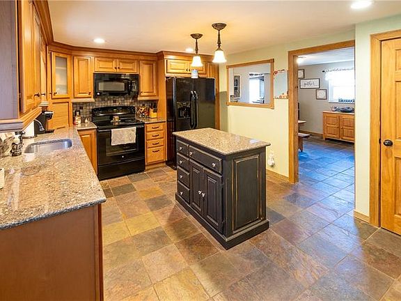 3rd image of 951 Bridlewood Ln