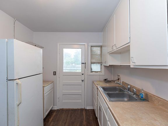 4th image of 2709B Curtis Dr
