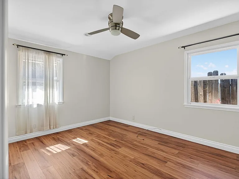 8007 Louise Ave — Photo 17