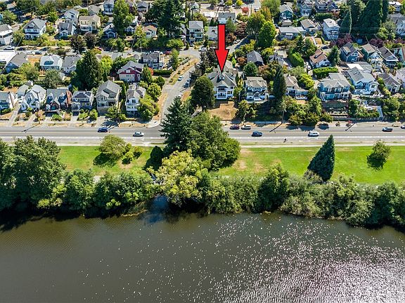 Just a short distance from the heart of Green Lake business/attractions, Tangletown and the fields at Lower Woodlawn>