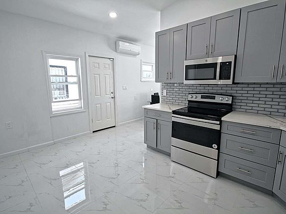 5th image of 42 Brighton 4th Ct