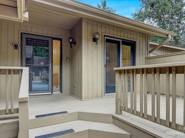 203 N Scarlet Oak Ln, Hendersonville, NC 28791