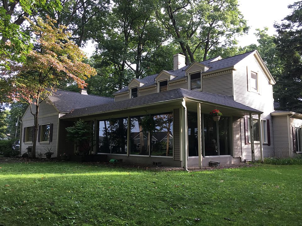 1st image of 830 Plymouth Dr