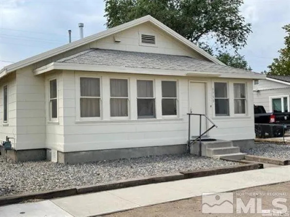 1733 D St, Sparks, NV 89431