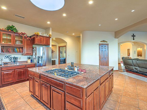 3rd image of 7923 Victoria Dr NW
