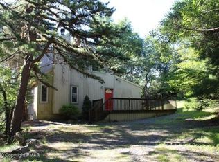 1364 Glade Dr, Long Pond, PA 18334