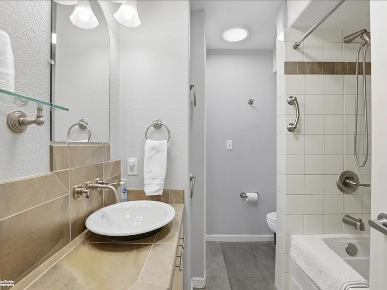727 N St — Photo 14