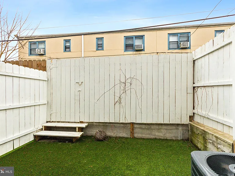 2145 Cross St — Photo 11