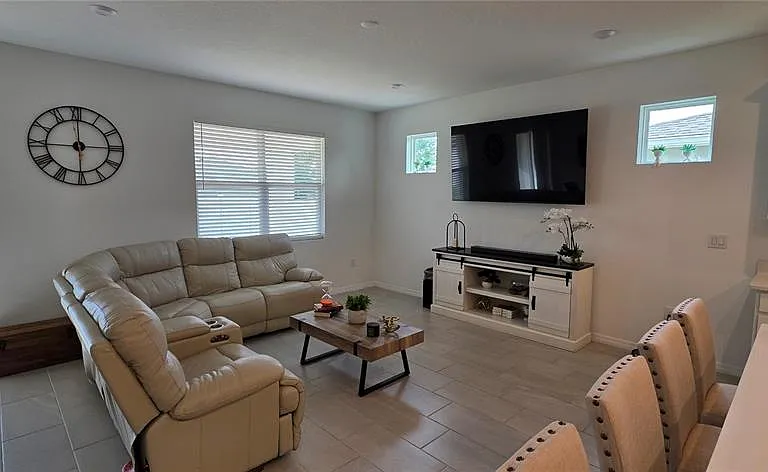 2062 Suwannee Banks St — Photo 6