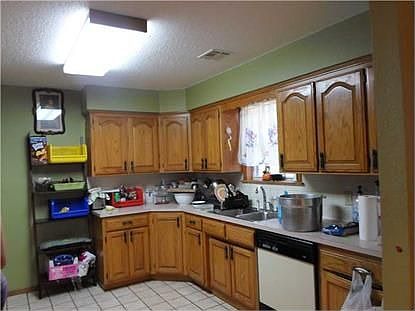 5th image of 1104 E Green Acres Dr