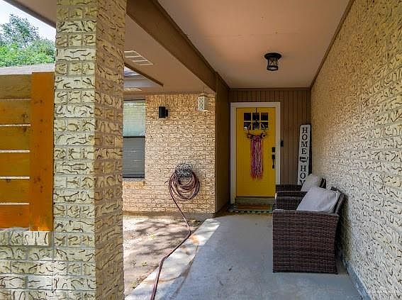3rd image of 3200 Hummingbird Ave