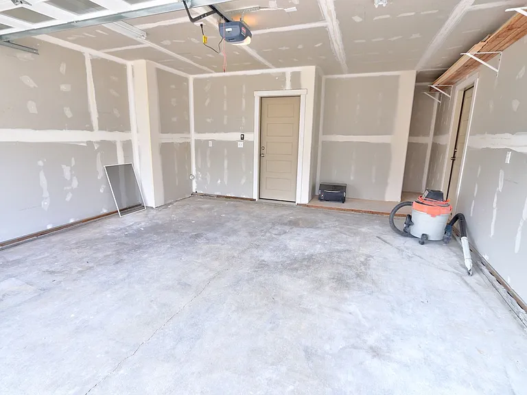 419 NW High St — Photo 26