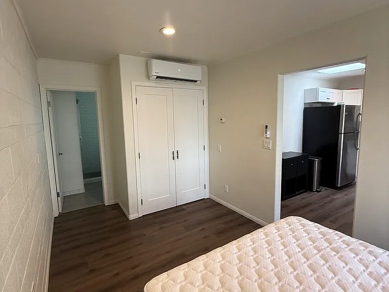 324 E Carrillo St #B — Photo 9