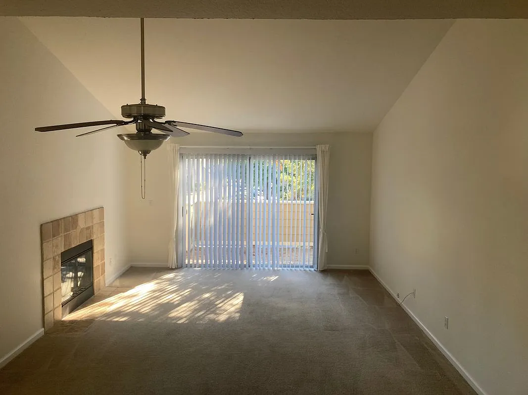 2 bed, 2.0 bath, 943 sqft, $2,900 — Photo 2