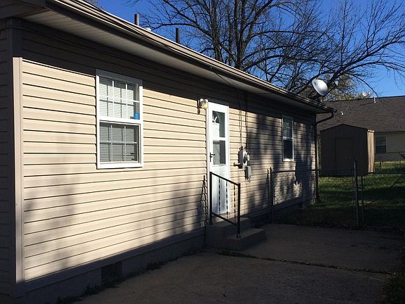 2nd image of 822 Goodlow Ave