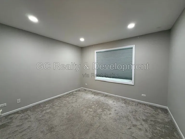 882 Clarendon Ln — Photo 21