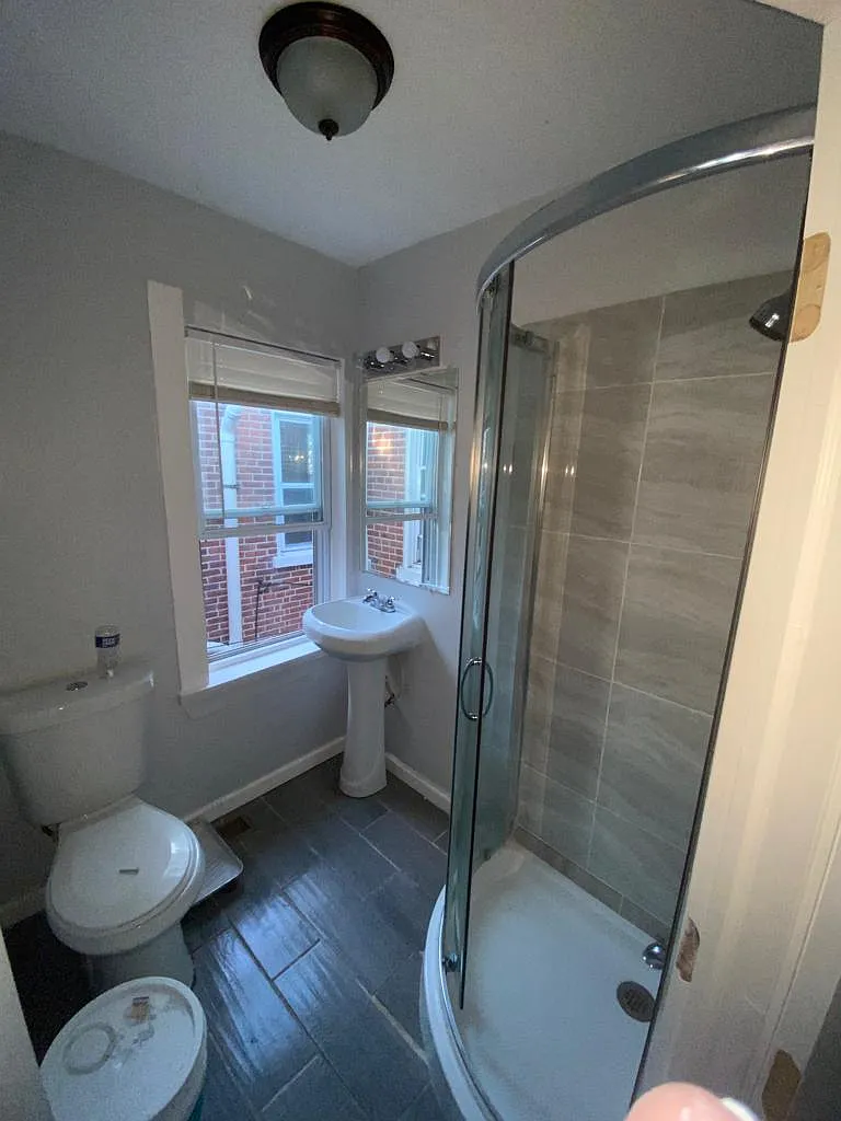 3 bed, 1250 sqft, $1,450 — Photo 2