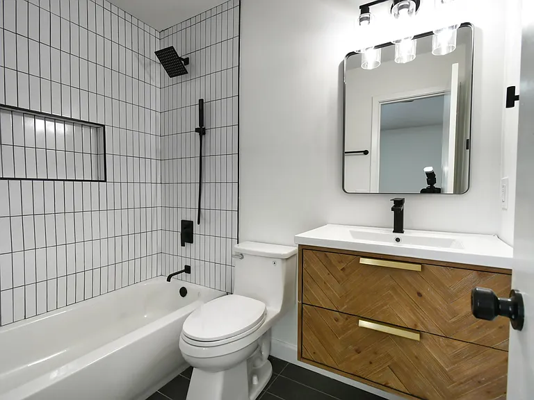 1606 Queen Anne Ct — Photo 23