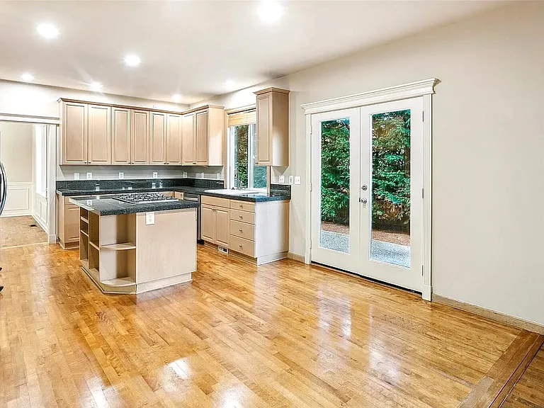 15536 NE 62nd Ct — Photo 9