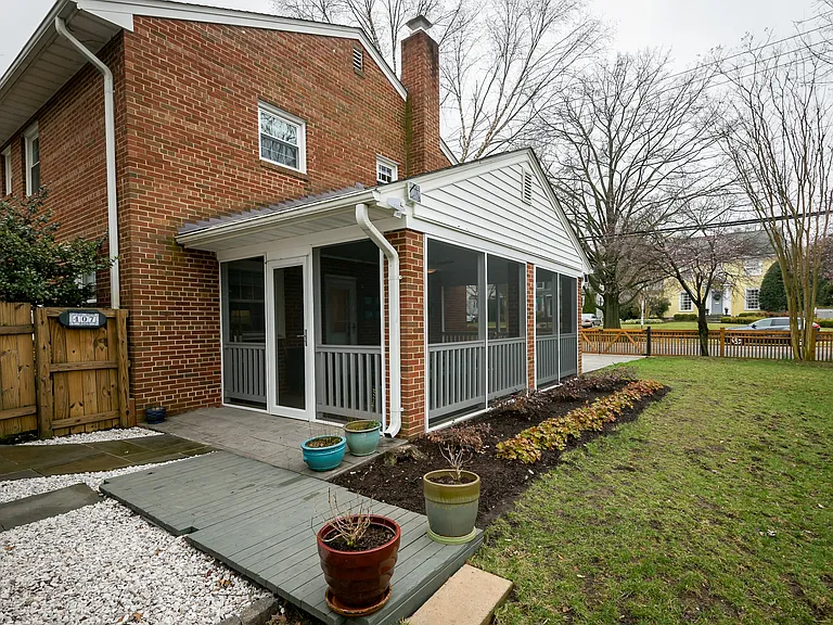 407 Russell Rd — Photo 66