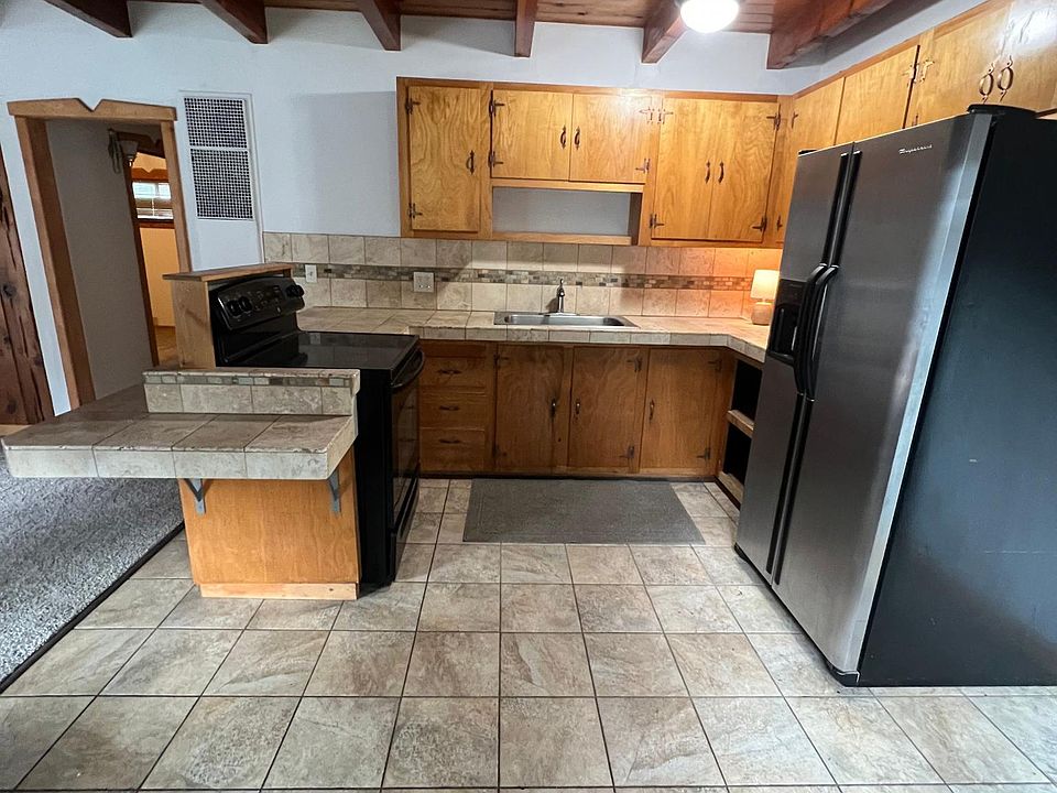 2nd image of 890 Lakeview Ave #7