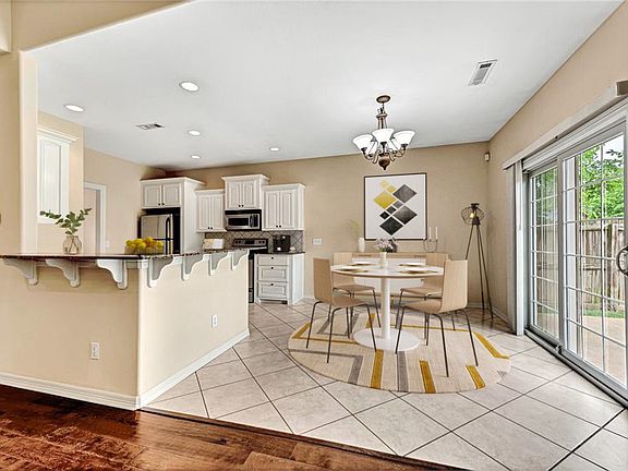 4th image of 2432 N Water Way Dr