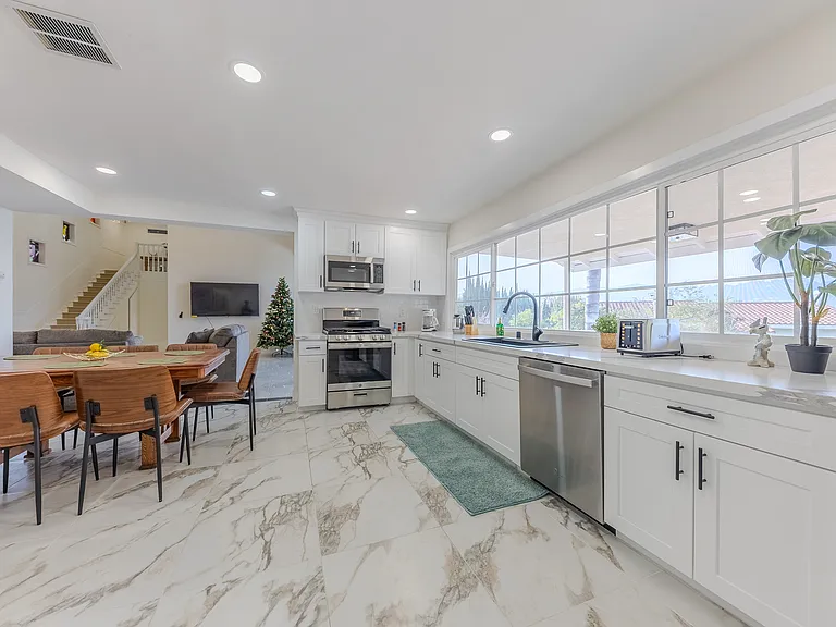 15877 Regalado St — Photo 13