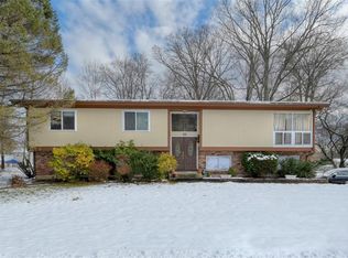 15 Corinthian Rd, New City, NY 10956