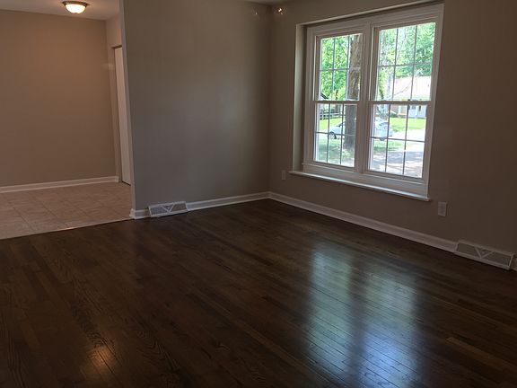 3rd image of 3320 Dalecrest Dr