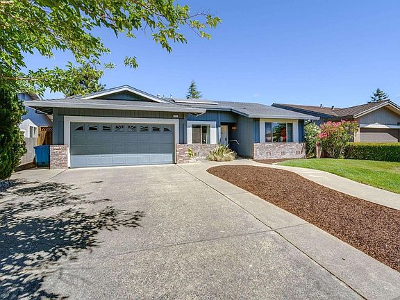 2nd image of 1514 Golf Course Drive