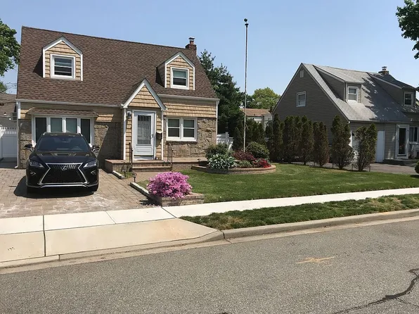 75 Cedarlawn Blvd, Valley Stream, NY 11580