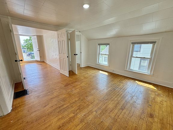 4th image of 312 S Chestnut Ave