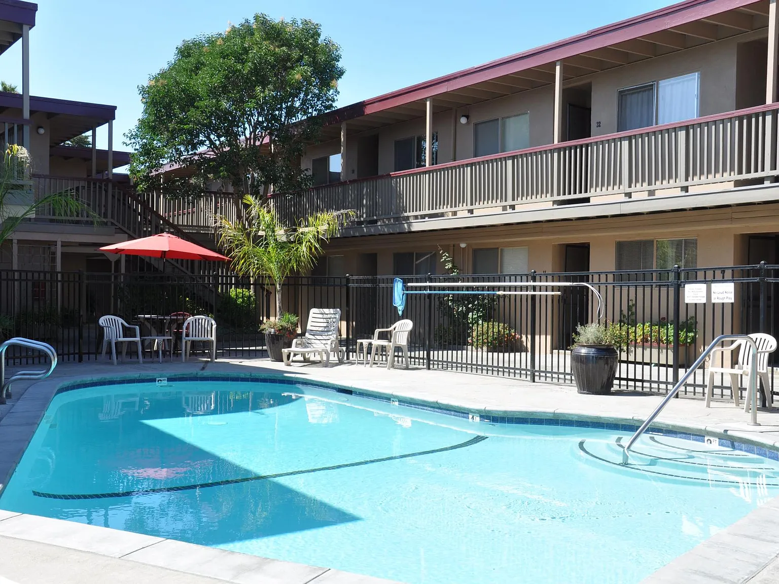 Coronado Apartments — Photo 1