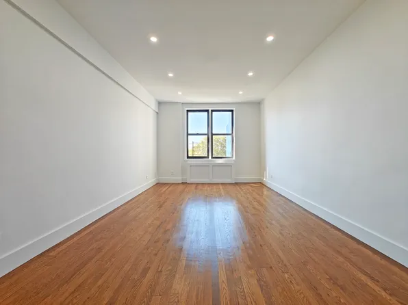 2781 Ocean Avenue image 7 of 11