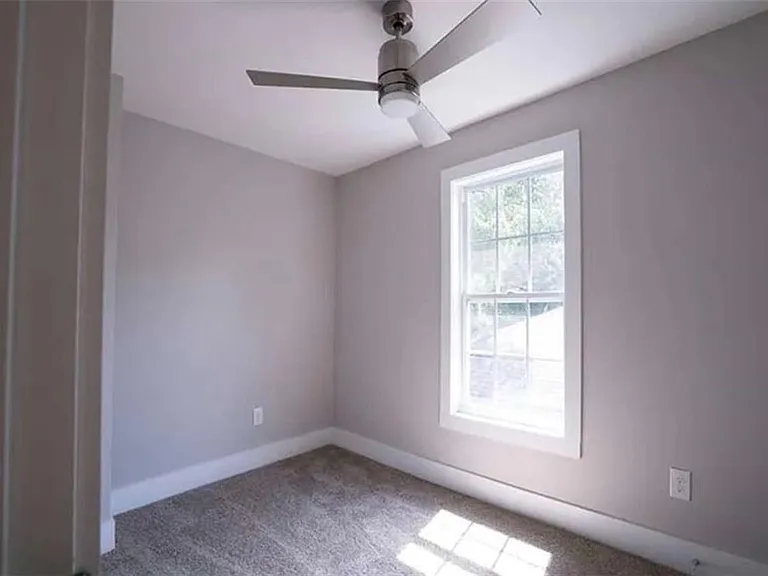 954 Parsons St SW — Photo 7
